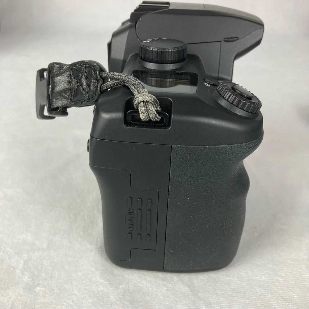 Sigma SD15 14.0MP Digital SLR Camera Body Only w/ Battery, Charger, SD Card, Box